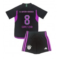 Bayern Munich Leon Goretzka #8 Gostujuci Dres za djecu 2023-24 Kratak Rukav (+ Kratke hlače)